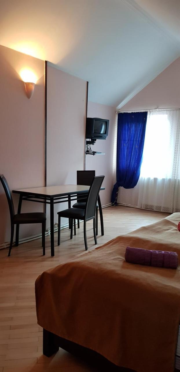 Guest House Likani 2017 Borjomi ภายนอก รูปภาพ